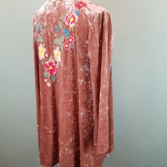 Andree by Unit Crushed Pink Velvet Floral Embroidered Cardigan Medium NEW - Picture 10 of 14